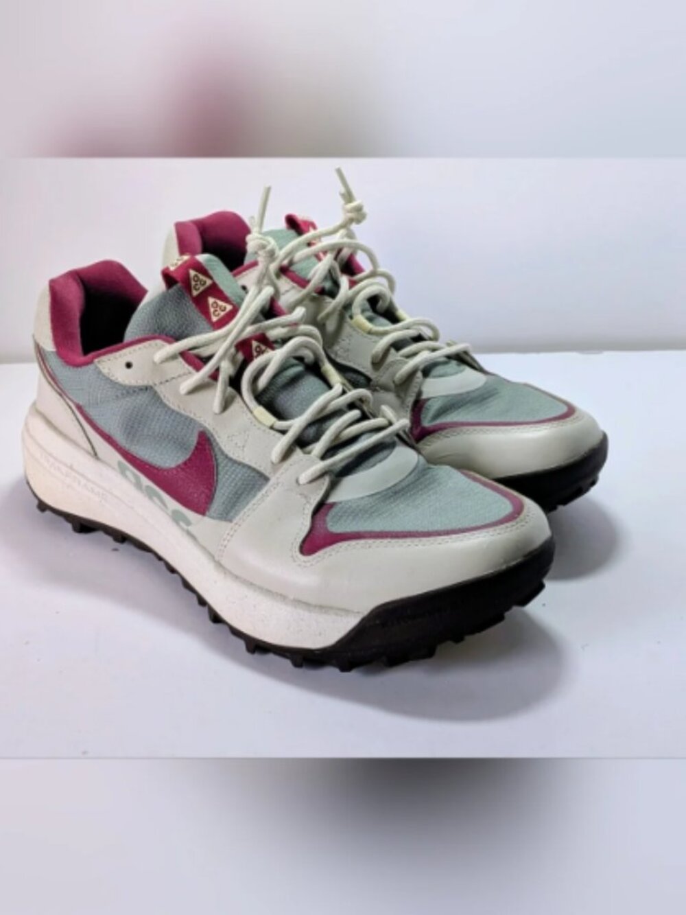 Nike ACG Lowcate Mica Green Rosewood Men’s 9.5 Trail Sneakers